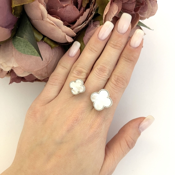 Серебряное кольцо с перламутром