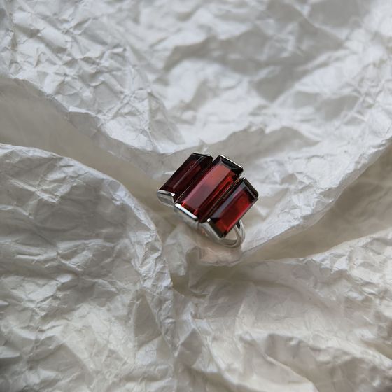 Серебряное кольцо с гранатом 6.2ct