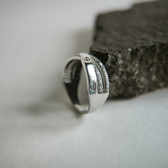 Серебряное кольцо с фианитами