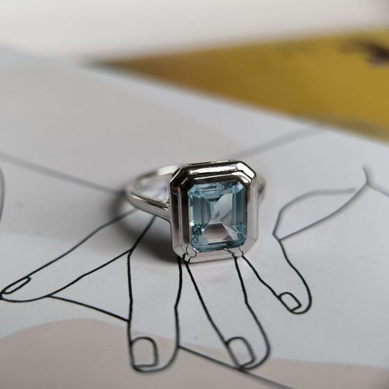 Серебряное кольцо с топазом 3.875ct