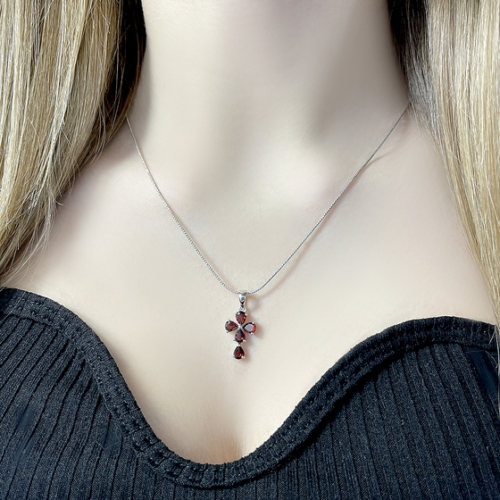 Серебряный крестик с гранатом 2.005ct