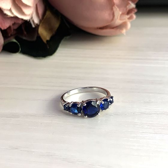 Серебряное кольцо с сапфиром nano 2ct