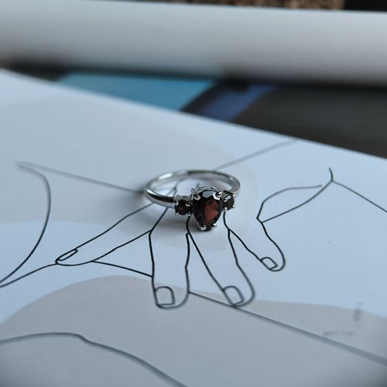 Серебряное кольцо с гранатом 1.483ct