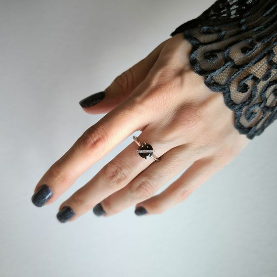 Серебряное кольцо с раухтопазом (дымчатым кварцем) 1.841ct, фианитами