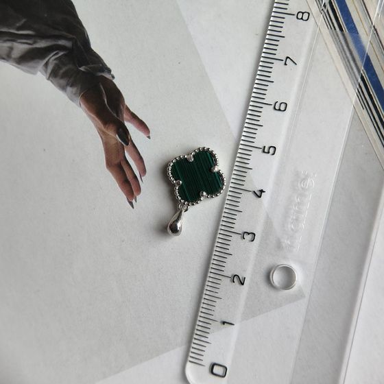 Серебряная подвеска с малахитом