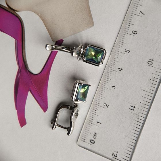 Серебряные серьги с мистик топазом 3.175ct