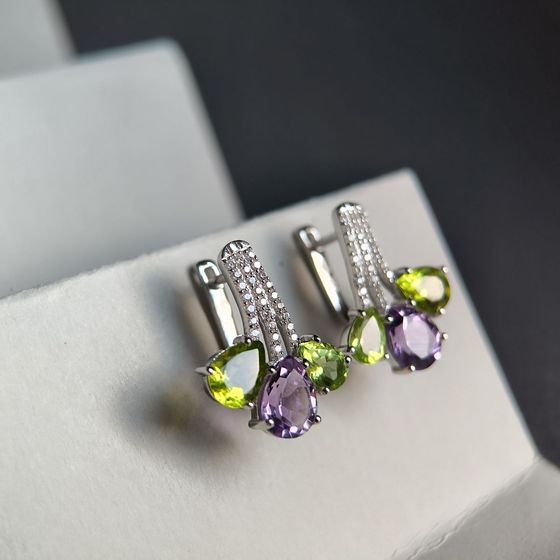 Серебряные серьги с аметистом, хризолітом