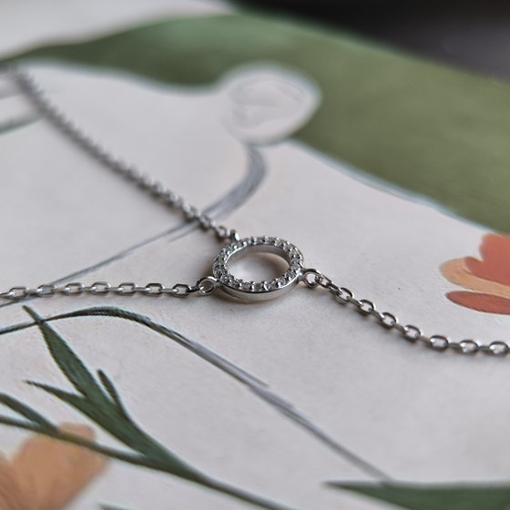 Серебряное колье с фианитами