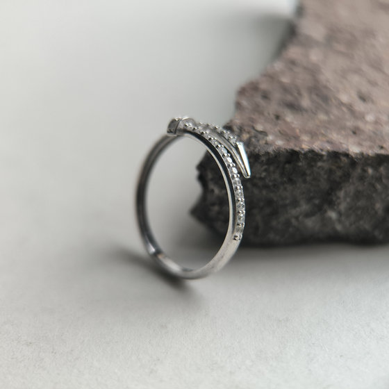 Серебряное кольцо с фианитами