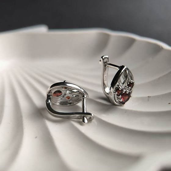 Серебряные серьги с гранатом 1.808ct