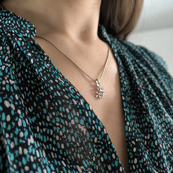 Серебряная подвеска с фианитами