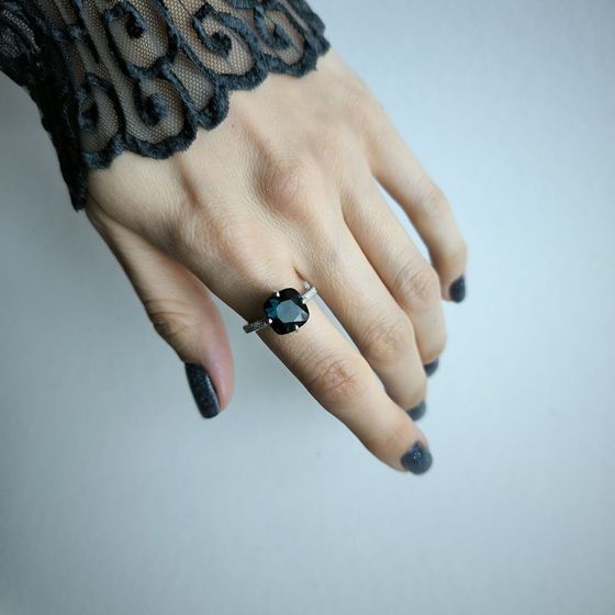 Серебряное кольцо с топазом Лондон Блю 3.657ct, фианитами