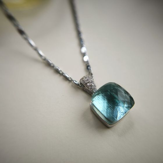 Серебряная подвеска с фианитами