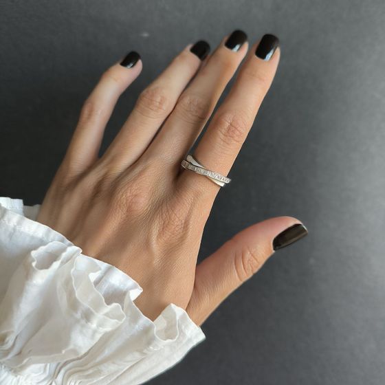 Серебряное кольцо с емаллю, фианитами