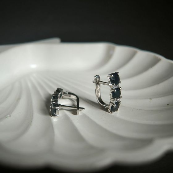 Серебряные серьги с сапфиром 4.073ct, фианитами