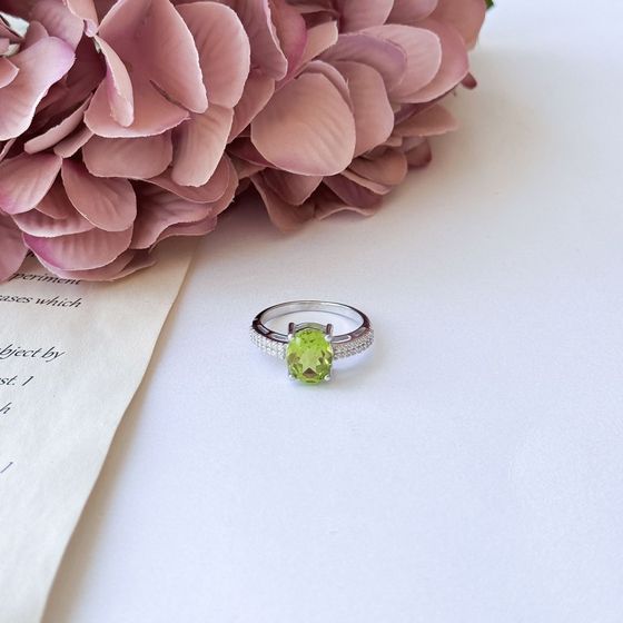 Серебряное кольцо с хризолітом 2.92ct