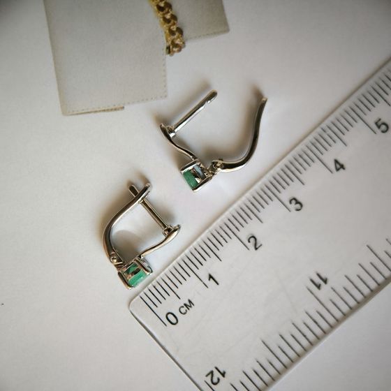 Серебряные серьги с изумрудом 0.9ct