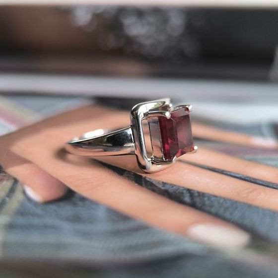 Серебряное кольцо с гранатом nano 2.092ct