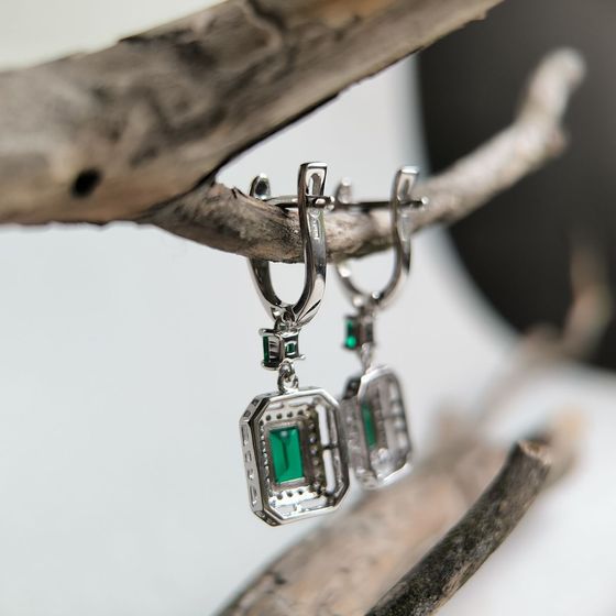 Серебряные серьги с изумрудом nano 2.367ct
