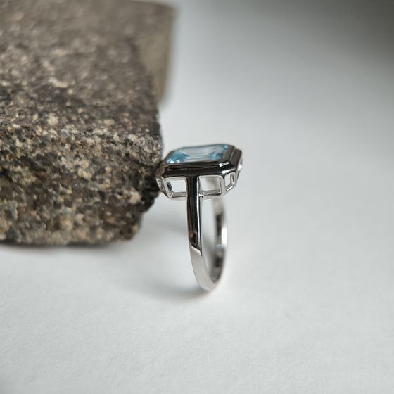 Серебряное кольцо с топазом 3.875ct