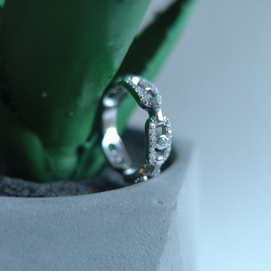 Серебряное кольцо с фианитами
