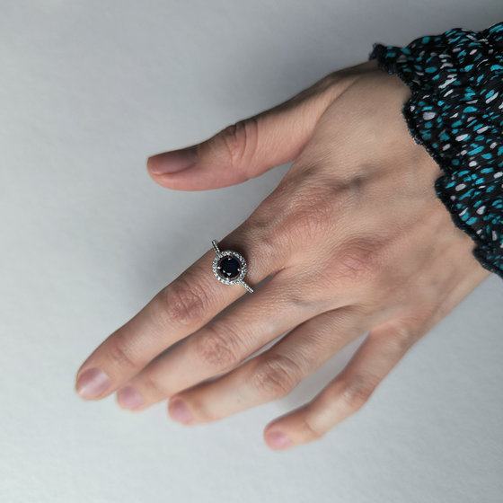 Серебряное кольцо с сапфиром nano