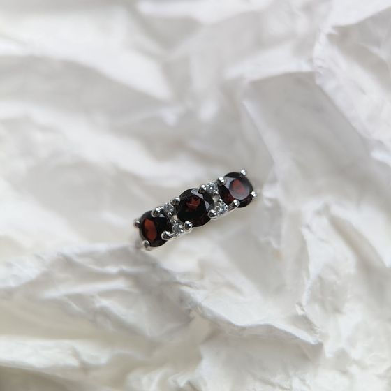 Серебряное кольцо с гранатом 1.895ct