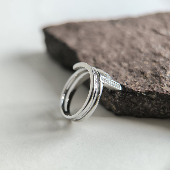 Серебряное кольцо с фианитами