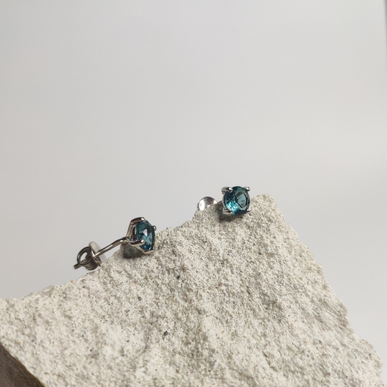 Серебряные серьги с топазом Лондон Блю 1.264ct