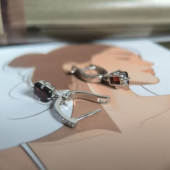Серебряные серьги с гранатом 2.605ct