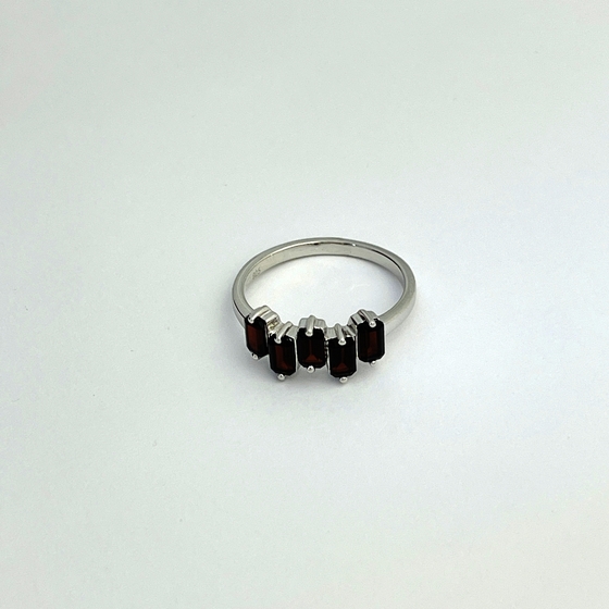 Серебряное кольцо с гранатом 1.825ct