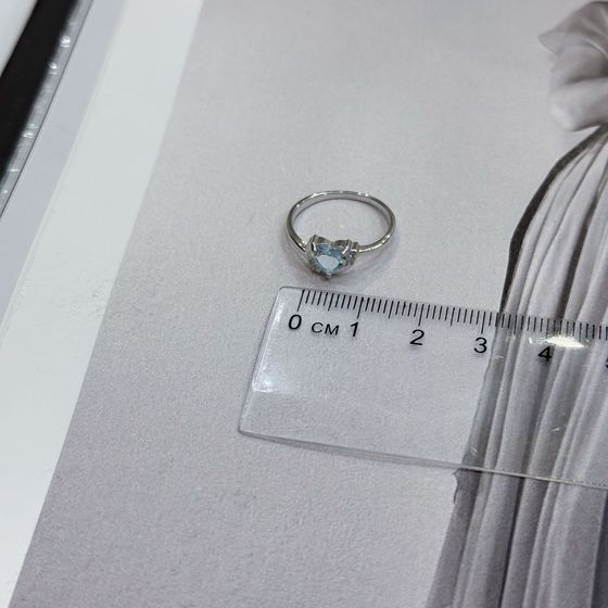 Серебряное кольцо с топазом 0.918ct