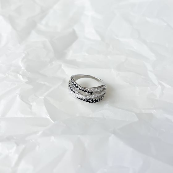 Серебряное кольцо с фианитами