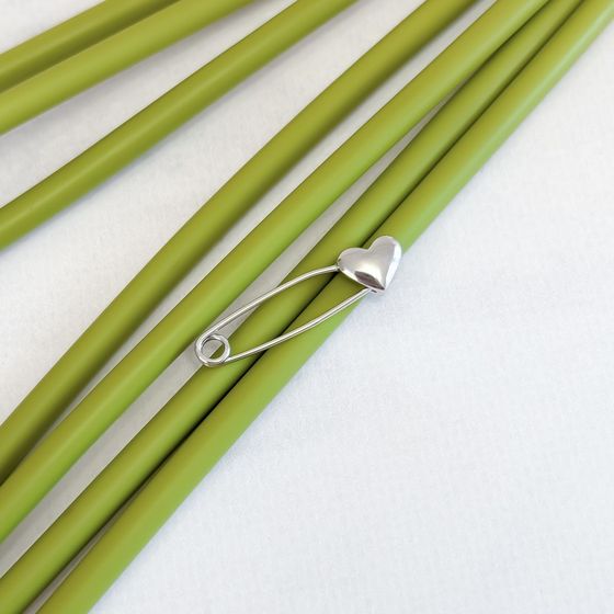 Серебряная брошка без камней