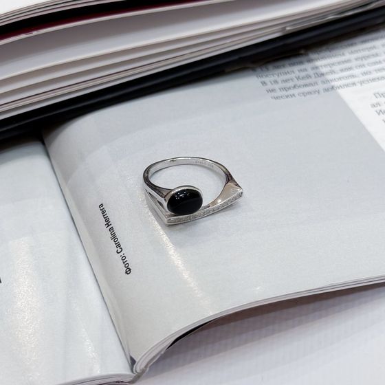 Серебряное кольцо с ониксом