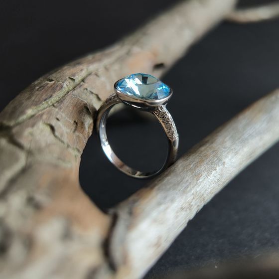 Серебряное кольцо с фианитами