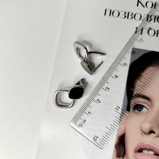 Серебряные серьги с ониксом