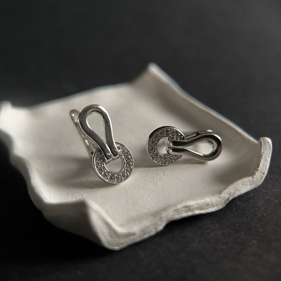 Серебряные серьги с фианитами