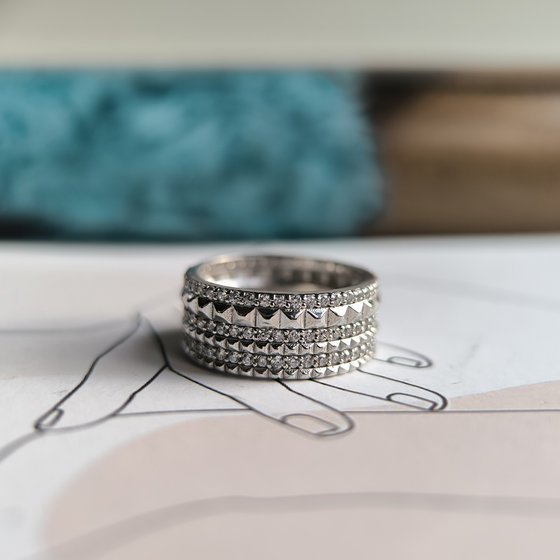 Серебряное кольцо с фианитами