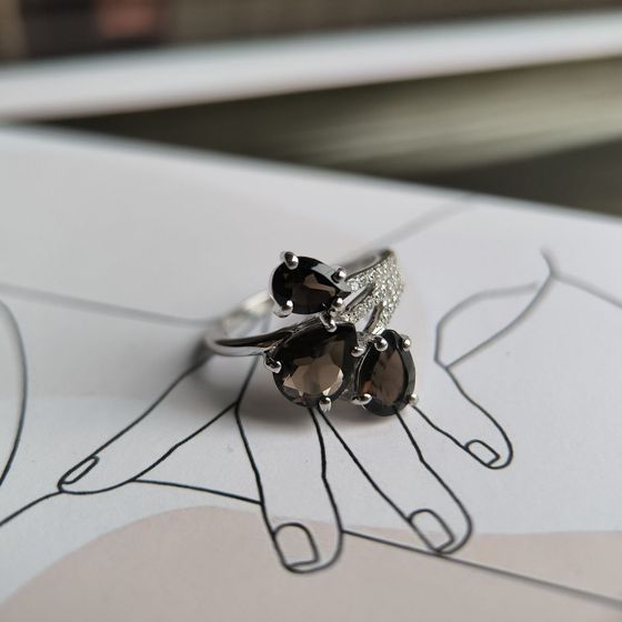 Серебряное кольцо с раухтопазом (дымчатым кварцем) 3.192ct, фианитами