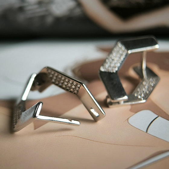 Серебряные серьги с фианитами