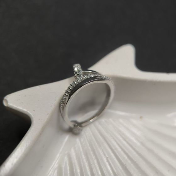 Серебряное кольцо с фианитами