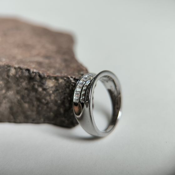 Серебряное кольцо с фианитами