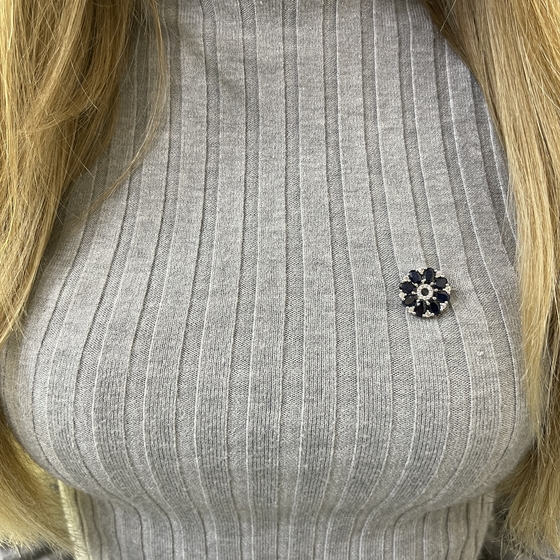 Серебряная брошка с сапфиром 5.341ct