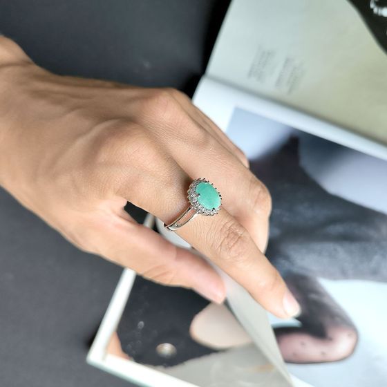 Серебряное кольцо с изумрудом 2.79ct, фианитами