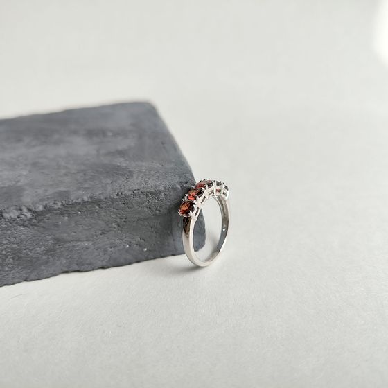 Серебряное кольцо с гранатом 1.567ct