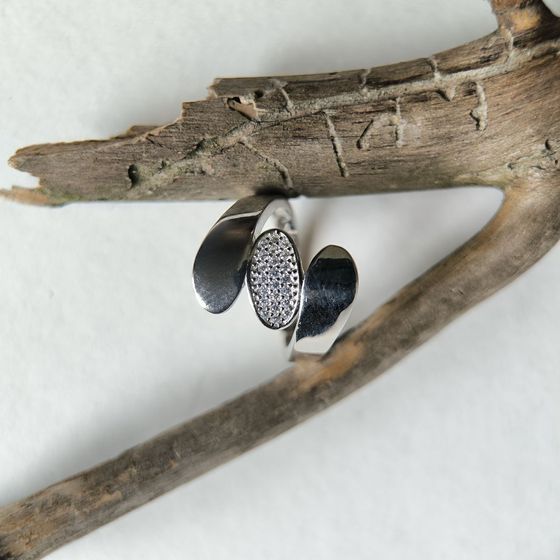 Серебряное кольцо с фианитами