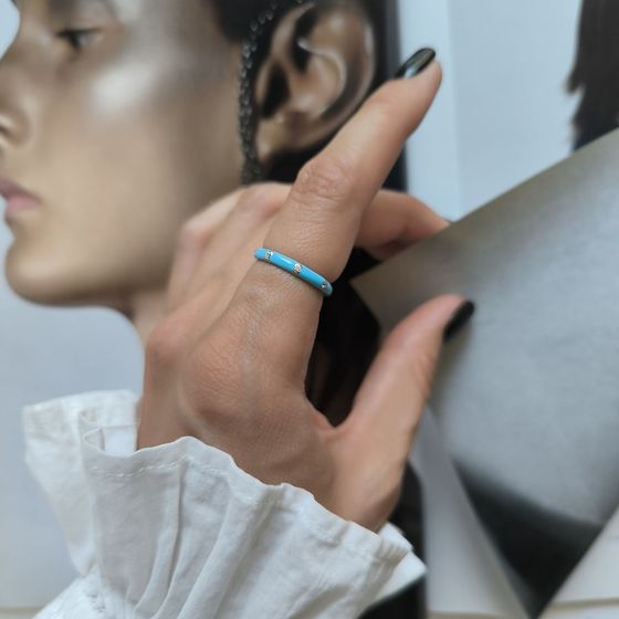 Серебряное кольцо с емаллю, фианитами