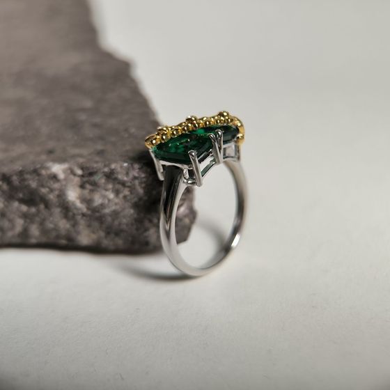 Серебряное кольцо с изумрудом nano 2.877ct