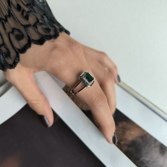 Серебряное кольцо с изумрудом nano 1.067ct